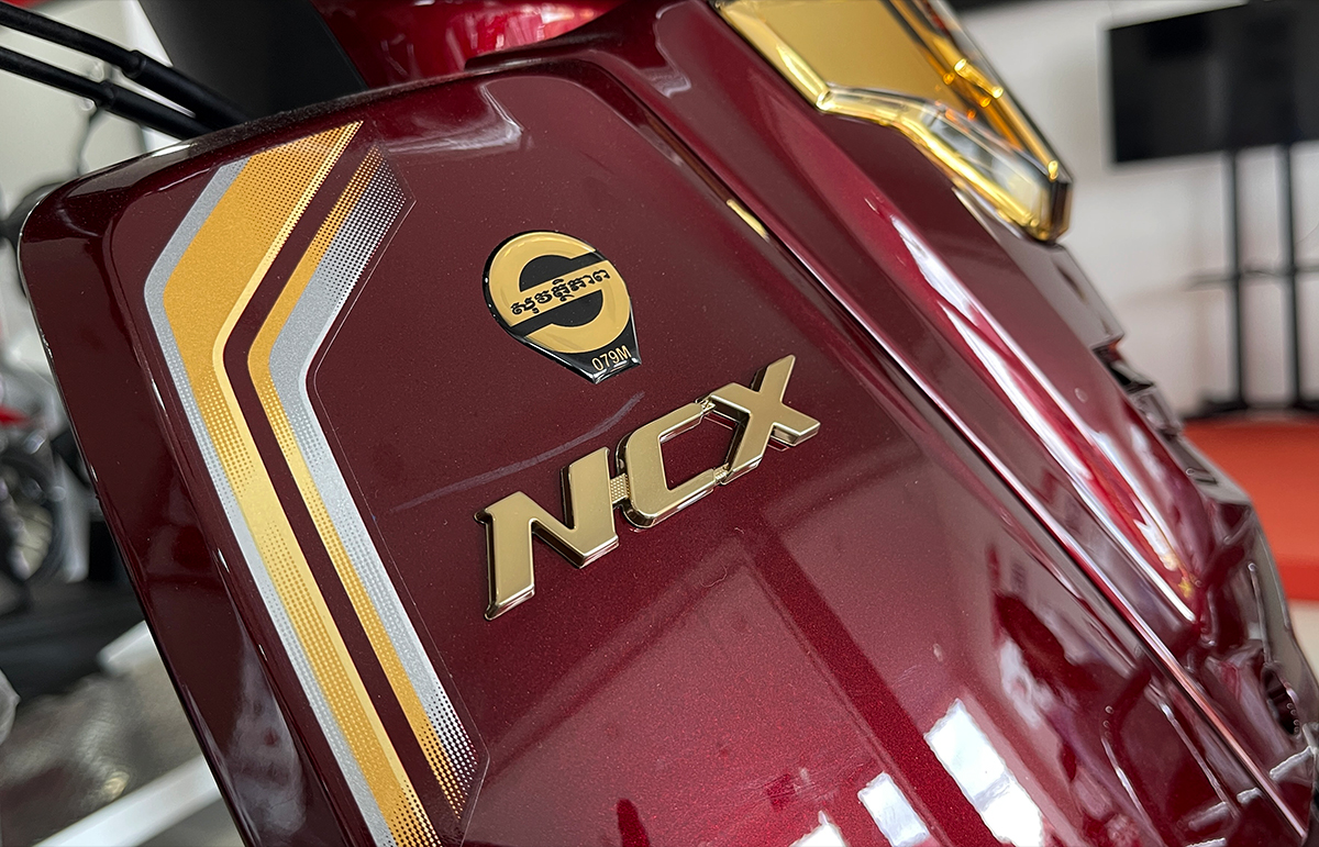Logo NCX Honda Dream 125 NCX 2024 màu đỏ